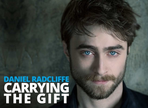 Daniel Radcliffe – Carrying the gift